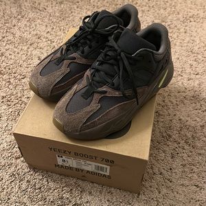 Yeezy Boost 700 V2 Size 8.5 Men’s